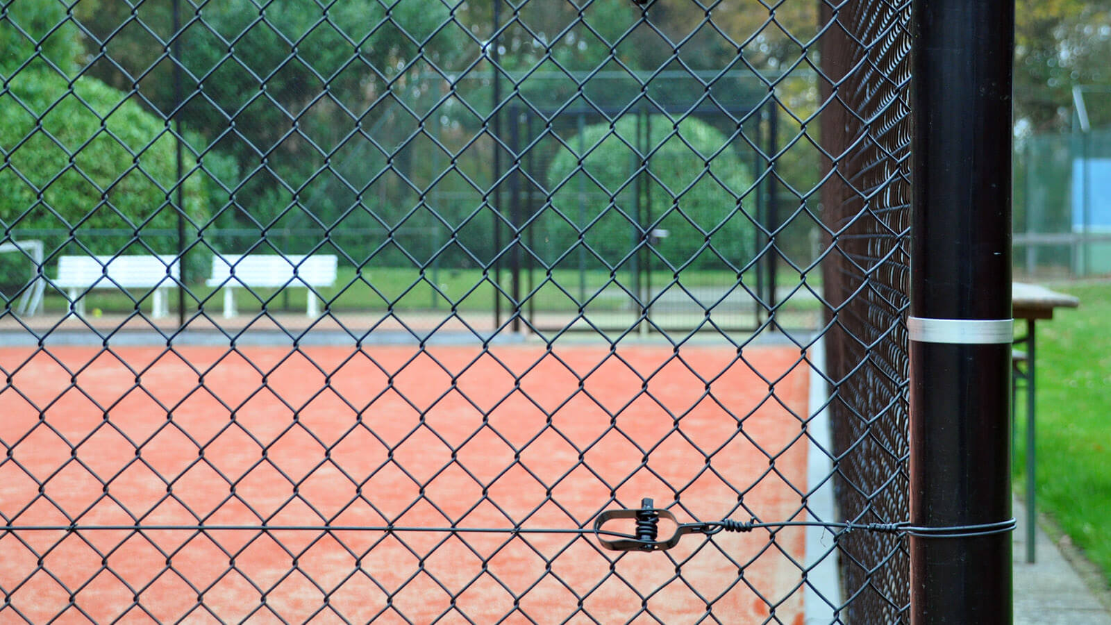 Tennisbaan-afrastering-detail-abchekwerk