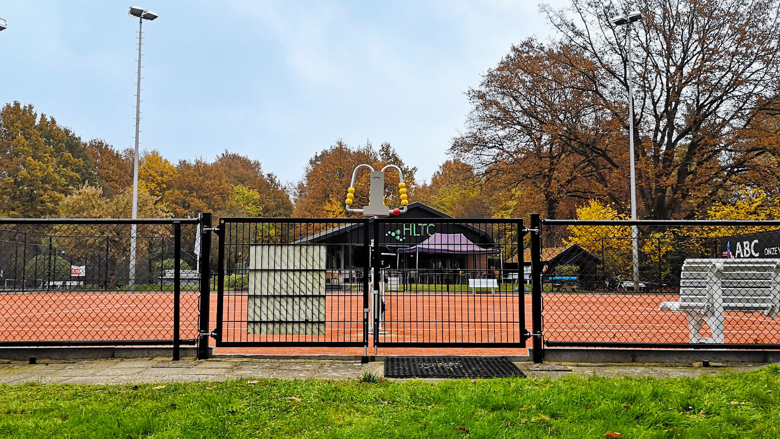 Tennisbaan-dubbele-poort-Abchekwerk-Heerde