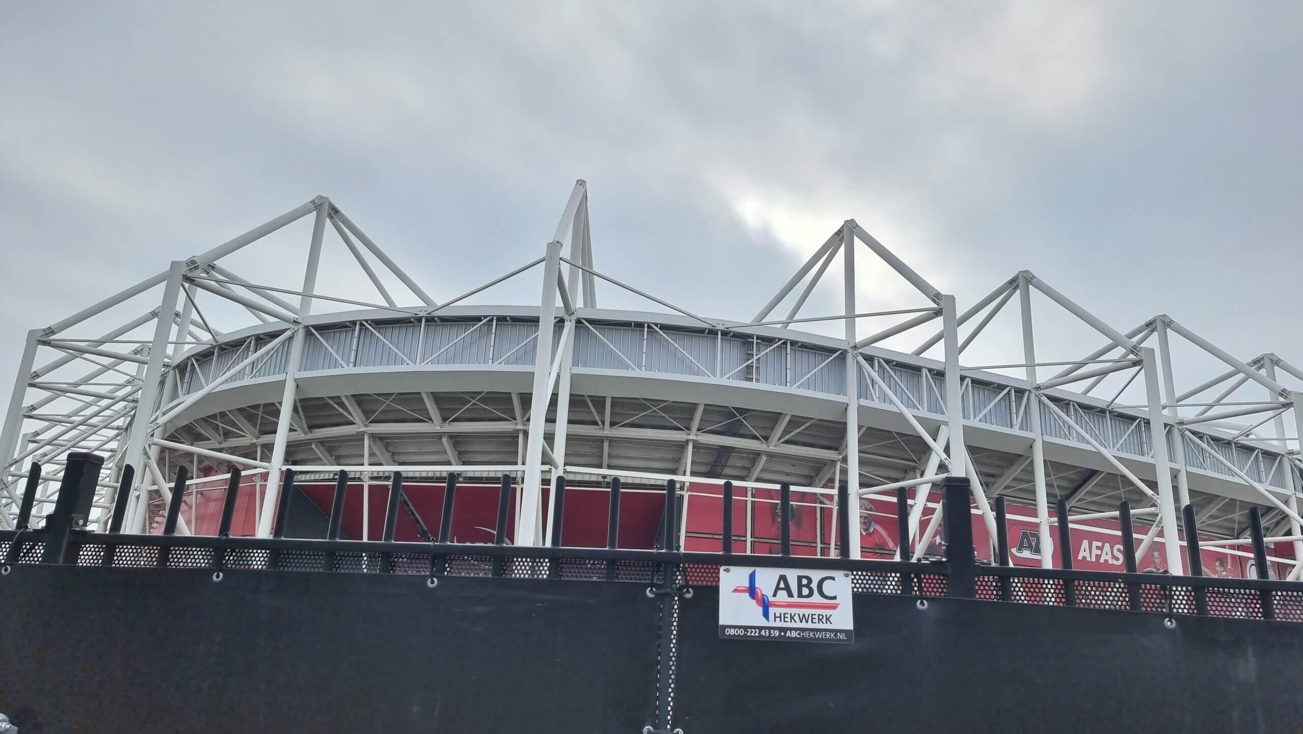 Bij het AZ Alkmaar stadion en het AFAS trainingscomplex heeft ABC Hekwerk Noord-West diverse hekwerken en schuifpoorten geplaatst.